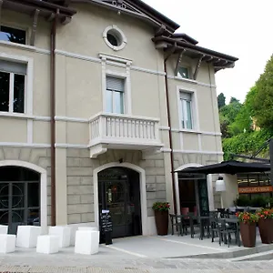 2* Гостевой дом Fuori Porta House